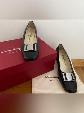 NIB: Salvatore Ferragamo Black Leather Low Block Heel Pumps (7.5 C)